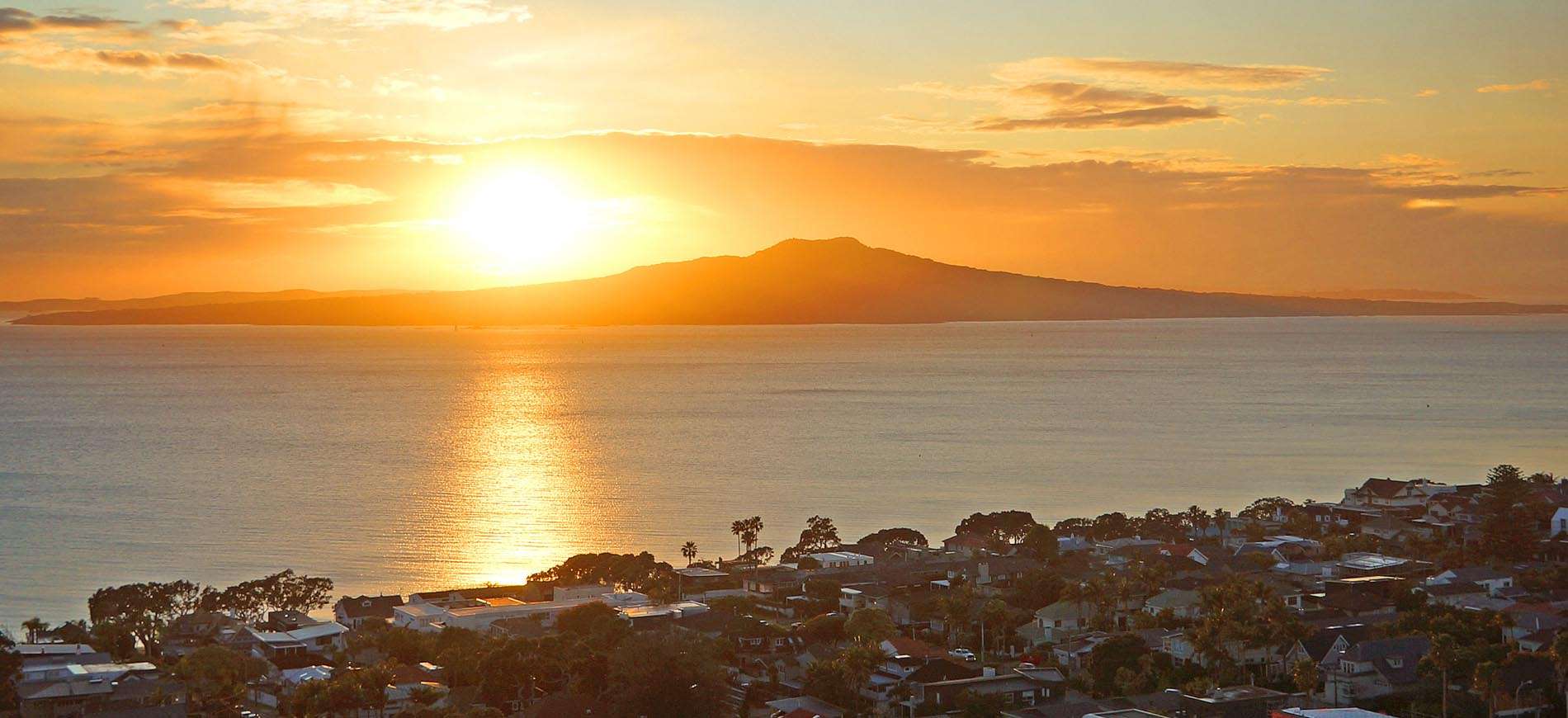The Spencer Hotel, Takapuna Hotel, Rooms & Suites Hotel Views slideshow Rangitoto Sunrise-rs