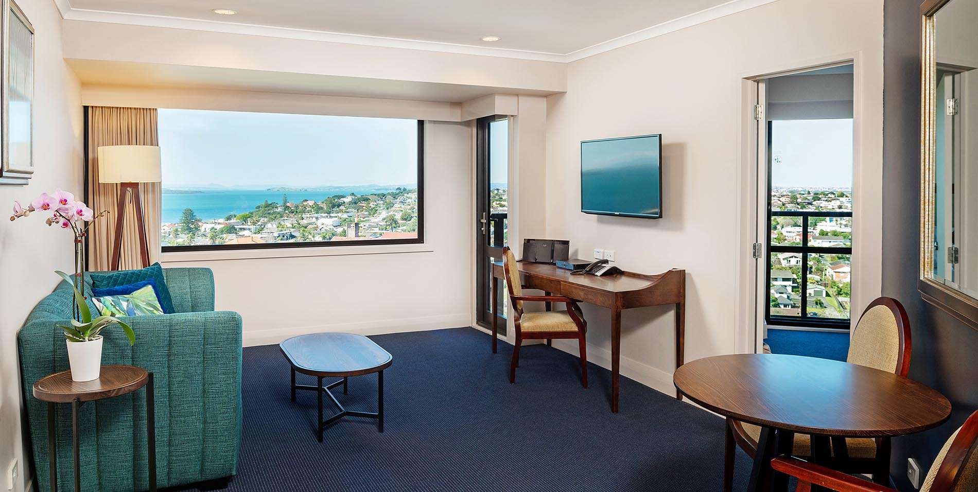 The Spencer Hotel, Takapuna Hotel, Spencer Hotel One Bed Balcony Lounge
