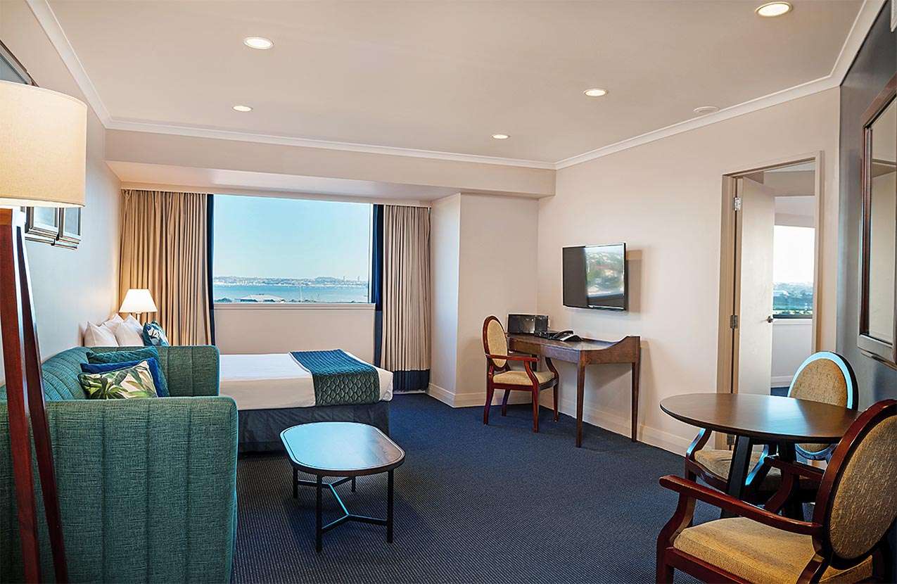 The Spencer Hotel, Takapuna Hotel, Spencer Hotel Family Suite Lounge