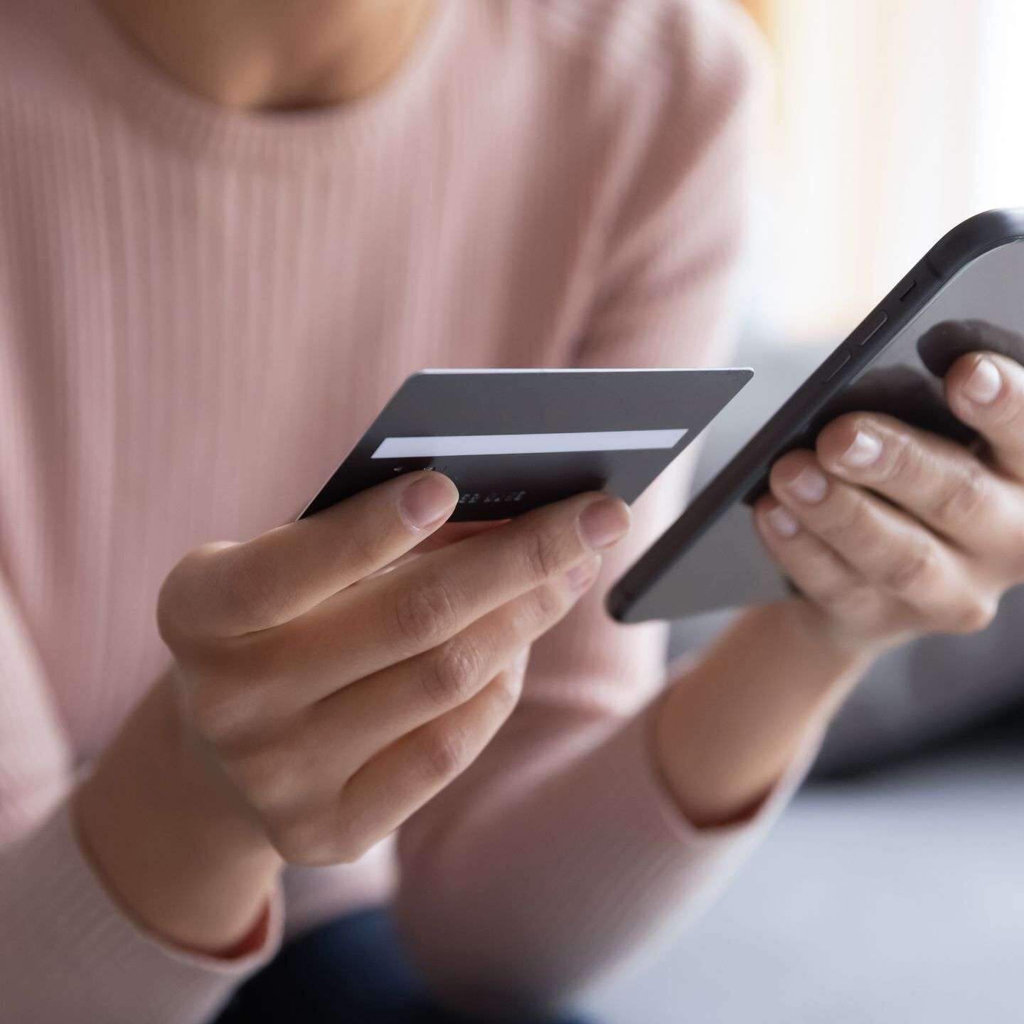 Close,Up,Female,Hands,Holding,Credit,Card,And,Smartphone,,Young